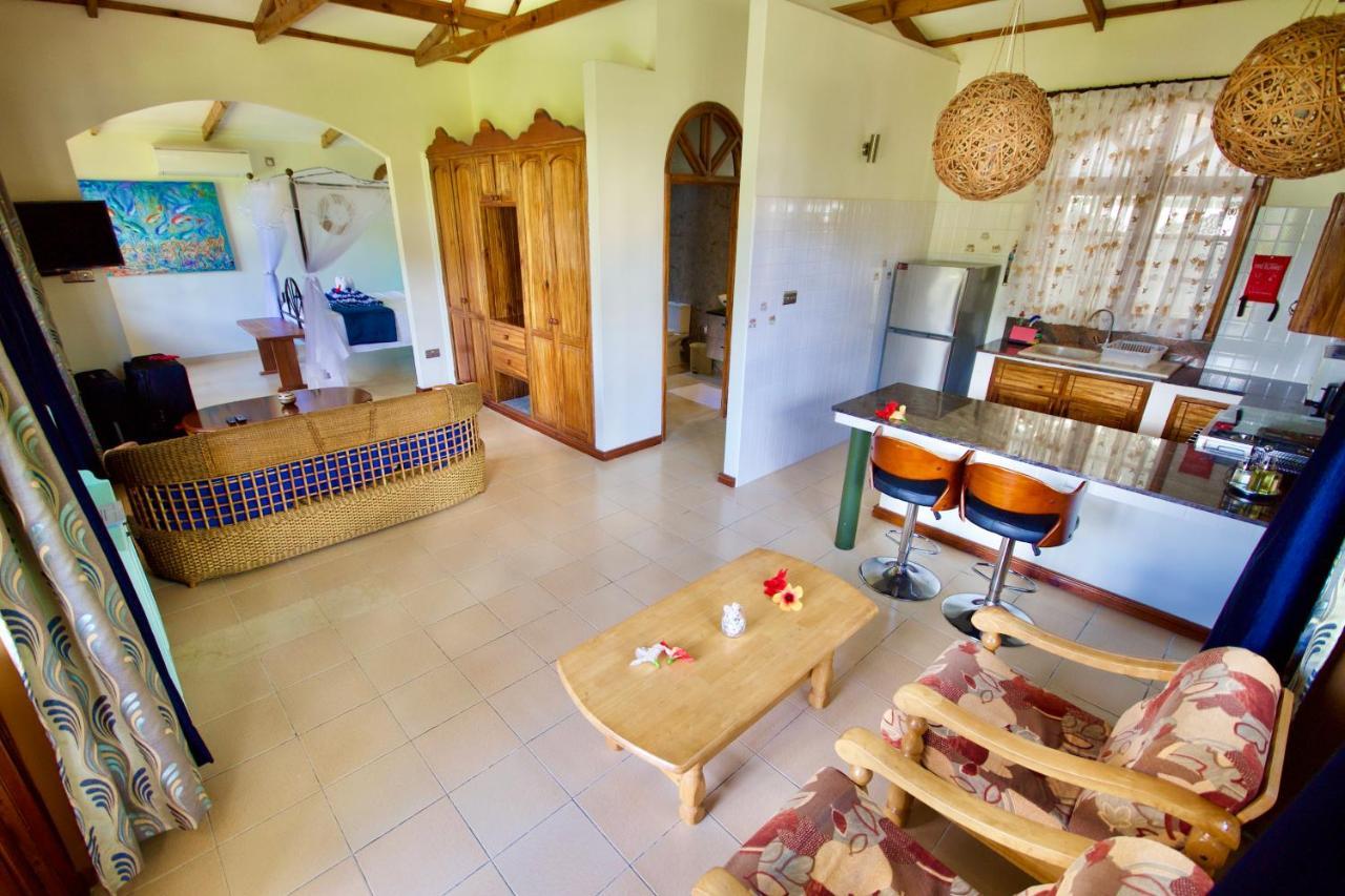 Sea Splash Self Catering And La Petite Maison Grand Anse  Exterior photo